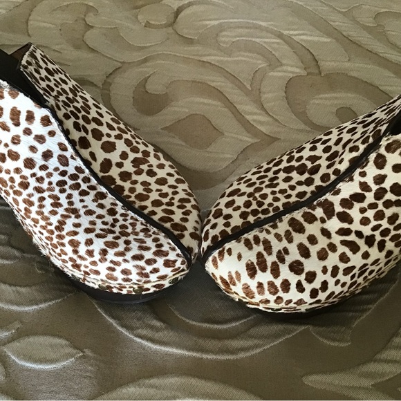 Yellow Box Leopard Print Mules - Picture 9 of 10